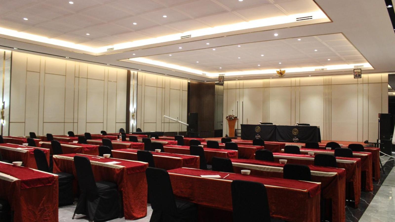 The Sun Hotel Sidoarjo Εξωτερικό φωτογραφία